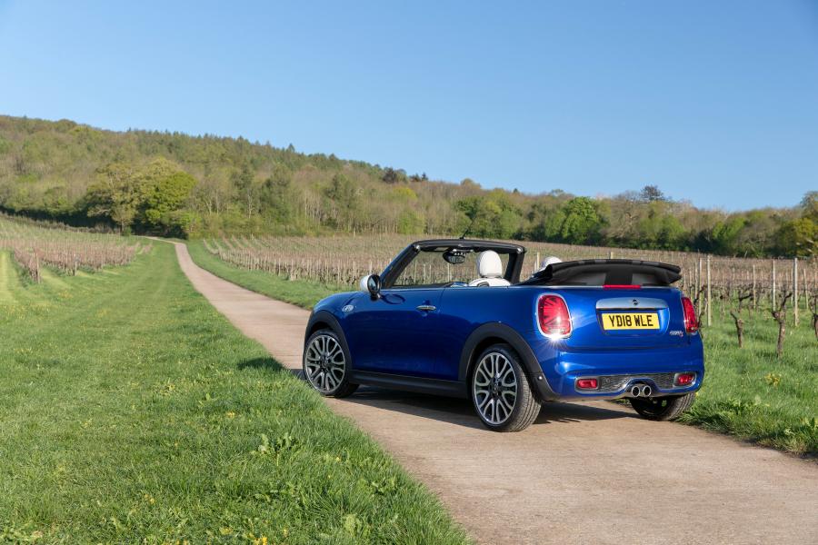  Mini Cooper S Cabrio 25th Anniversary (F57) 2018 года  (UK) (фото 4 из 22)